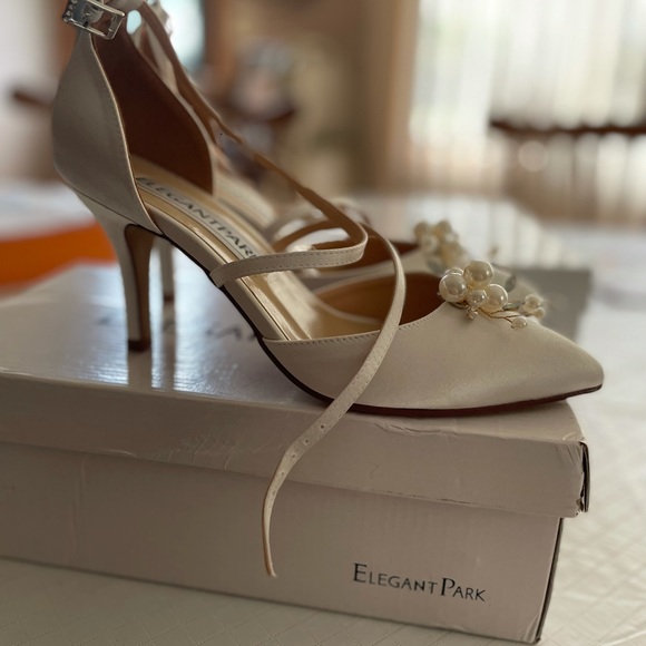 White satin wedding heels - Picture 2 of 4